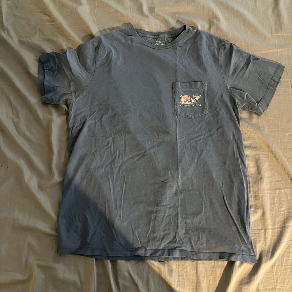 Vineyard Vines Men's Blue Pocket Tee - men’s medium
